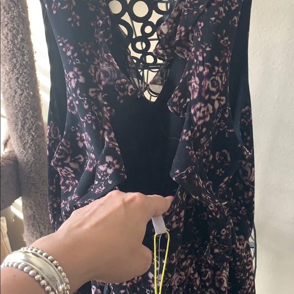 BNWT BCBGeneration sleeveless plum color sz small - Picture 6 of 6